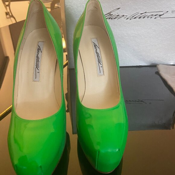 Very Nice NWT Brian Atwood Neon Green Patent Leather Pumps - Size 36/6 - Picture 2 of 4